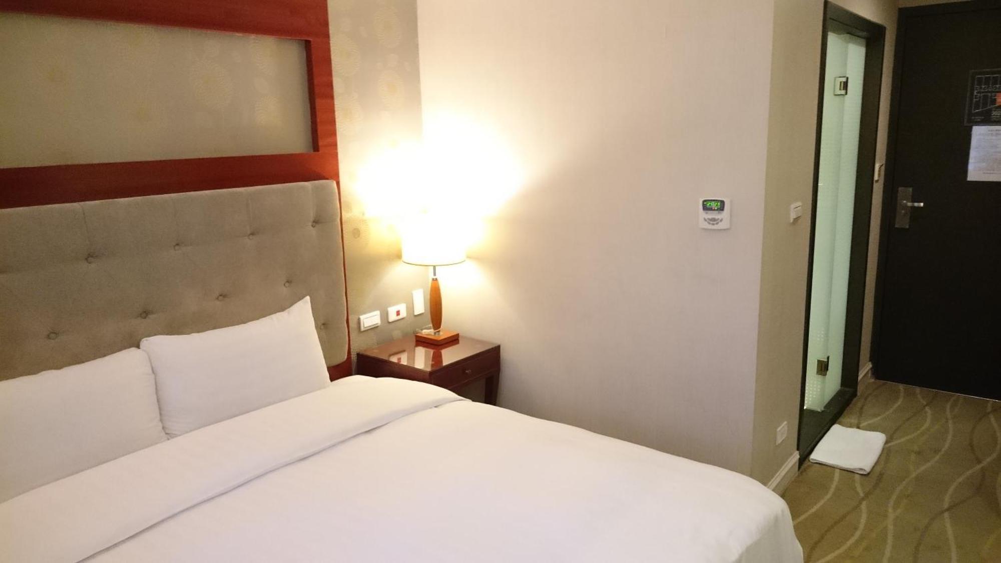 Mrt Hotel Taipei Room photo